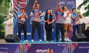 Ribuan Pelari Memeriahkan Raya Run Surabaya