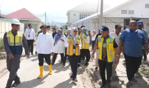 Kementerian PU Membersihkan Lumpur di RSUD Pidie Jaya Pascabencana Aceh