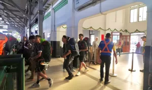 Hari Terakhir Periode Libur Imlek, Volume Penumpang KA di Stasiun Tegal Capai Lima Ribu Lebih