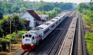 KA Harina Tertemper Mobil di Jalur KA antara Stasiun Brumbung - Alastua, KAI Imbau Masyarakat Lebih Peduli Keselamatan
