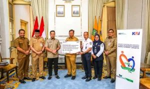 TJSL KAI Daop 1 Jakarta Salurkan Pompa Air ke Pemkot Cilegon