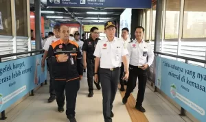 Dirut KAI Bobby Rasyidin tinjau stasiun LRT Jabodebek (2)
