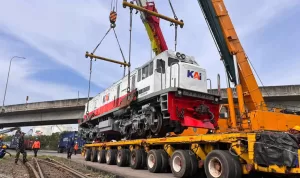 KAI Logistik Distribusikan 4 Lokomotif Hidrolik untuk Perkuat Kesiapan Operasional Angkutan Lebaran