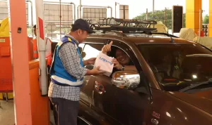 Semarakkan Ramadan 1447H, JTT Bagikan Ribuan Paket Takjil di Gerbang Tol Trans Jawa
