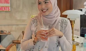 Dari Kuliah Sampai Sukses Jadi Influencer, Afina Syifa Ungkap Alasan Masih Setia Pakai Hijab Paris napocut