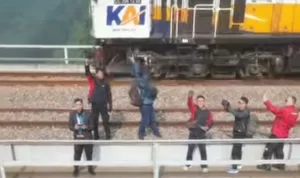 KAI Daop 2 Bandung Larang Masyarakat Masuki Area Terbatas Perekeretaapian Demi Keselamatan
