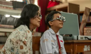 Dia Tak Bisa Melihat Tulisan di Papan Tulis, 1.720 Orang dalam Program #MelihatMasaDepan Memilih untuk Mengubah Itu (1)