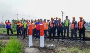 KAI Bersama Unsur Kewilayahan Perkuat Keselamatan dengan Penataan Akses Jalur Kereta di Kampung Cipondang