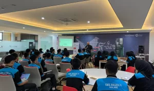Kunjungan Industri SMKN 6 Malang di Telkom AI Center Mendorong Pemahaman Teknologi dan Inovasi di Era Digital.jpg