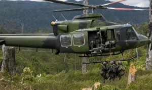 Di Tengah Ancaman Konflik, 11 Prajurit Koops TNI Habema Evakuasi Warga Ugimba dengan Dua Helikopter