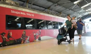 Ornamen dan hiasan bertema kemerdekaan di Daop 2 Bandung (1)
