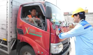 Peringati HUT RI ke-81, PT PSL Dorong Transportasi Bersih melalui Uji Emisi Kendaraan di Kawasan Pelabuhan Tanjung Priok (1)