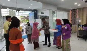 Semarak Hari Pelanggan Nasional, BRI BO Tanjung Priok Sambut Nasabah Hangat dalam Balutan Wastra Nusantara